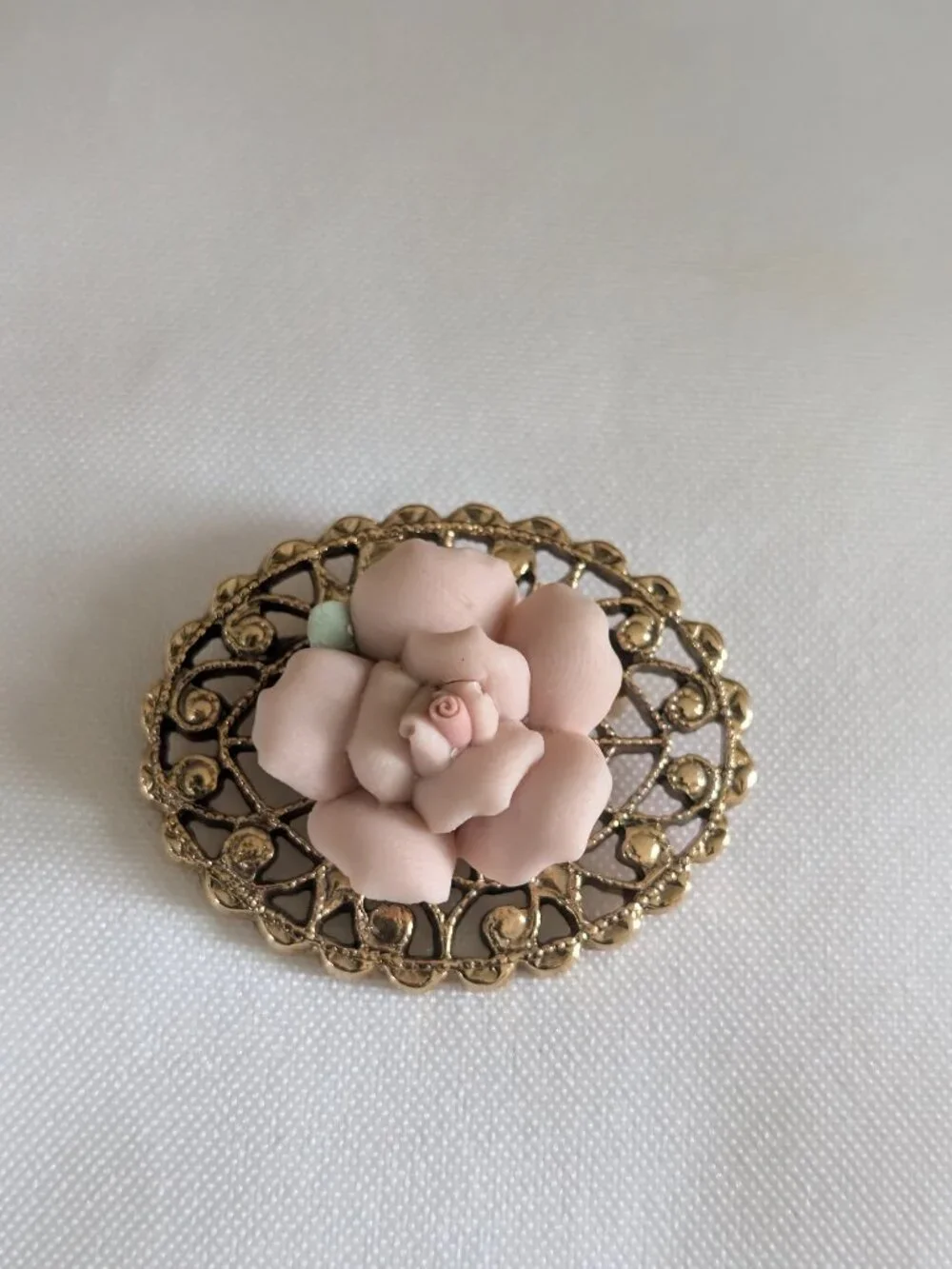 Vintage Gold Tone Filigree Pink Porcelain Carved Rose Brooch Pin